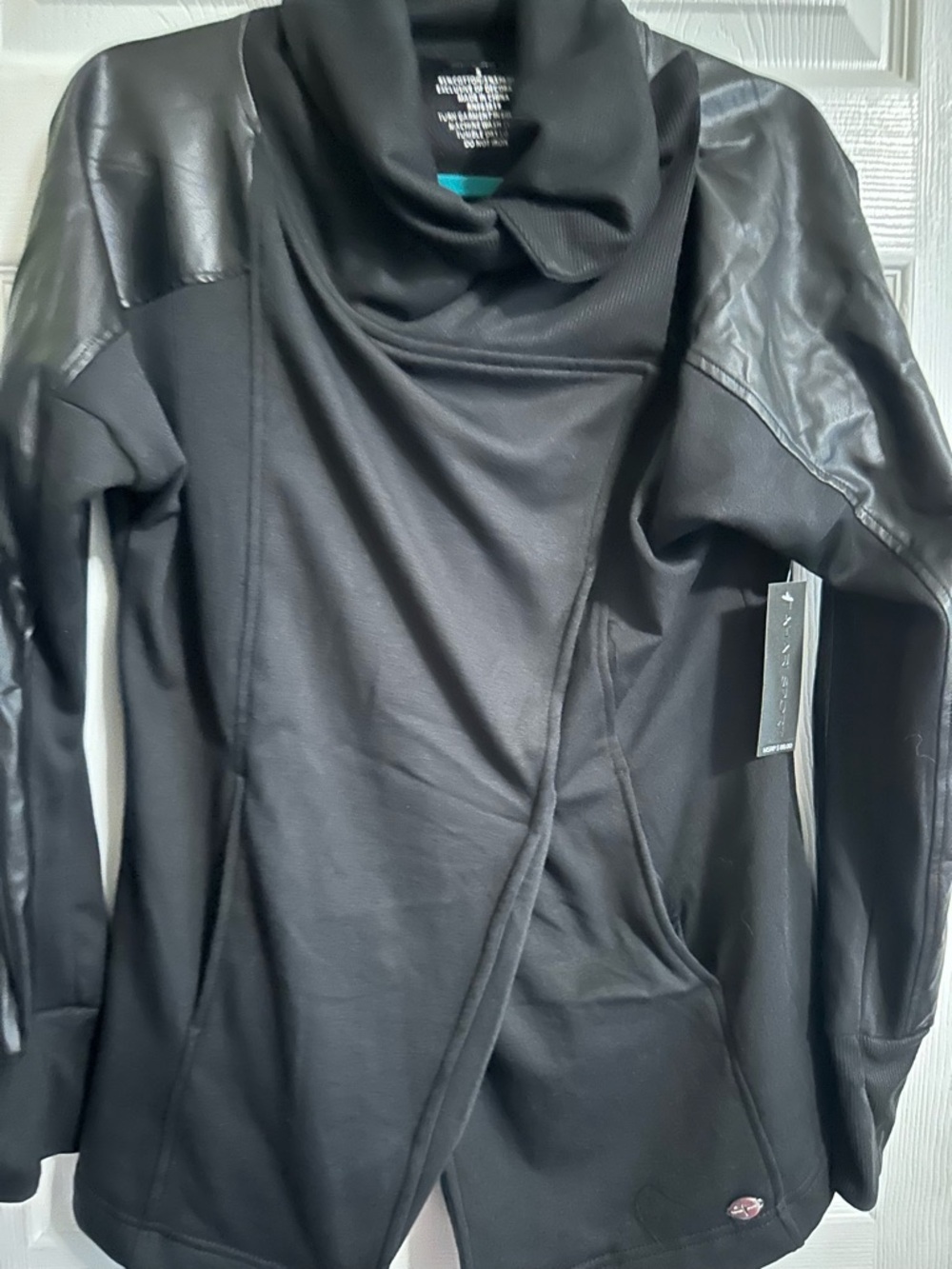 JACKET BY TAHARI Sport Women's Long Sleeve Faux Leather Size S NWT MSRP $ 88 - Picture 3 of 8
